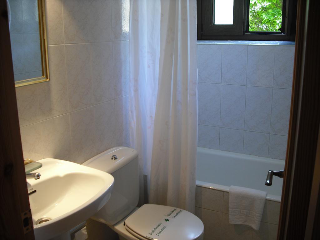 Hostal Pirineos Sarvisé Rom bilde