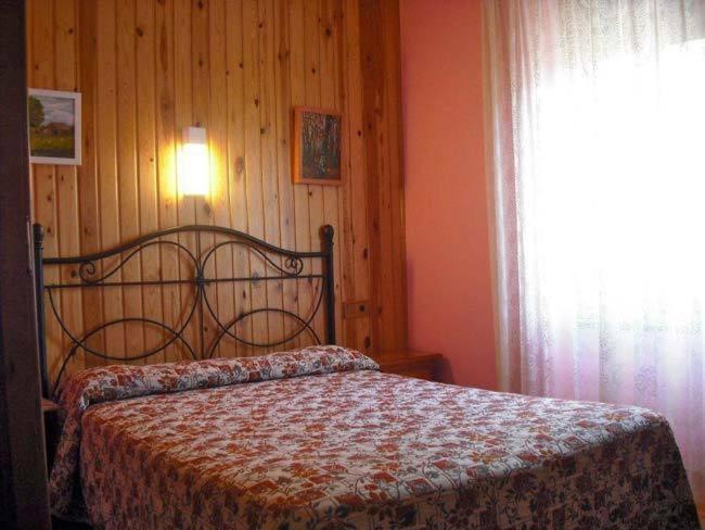 Hostal Pirineos Sarvisé Rom bilde